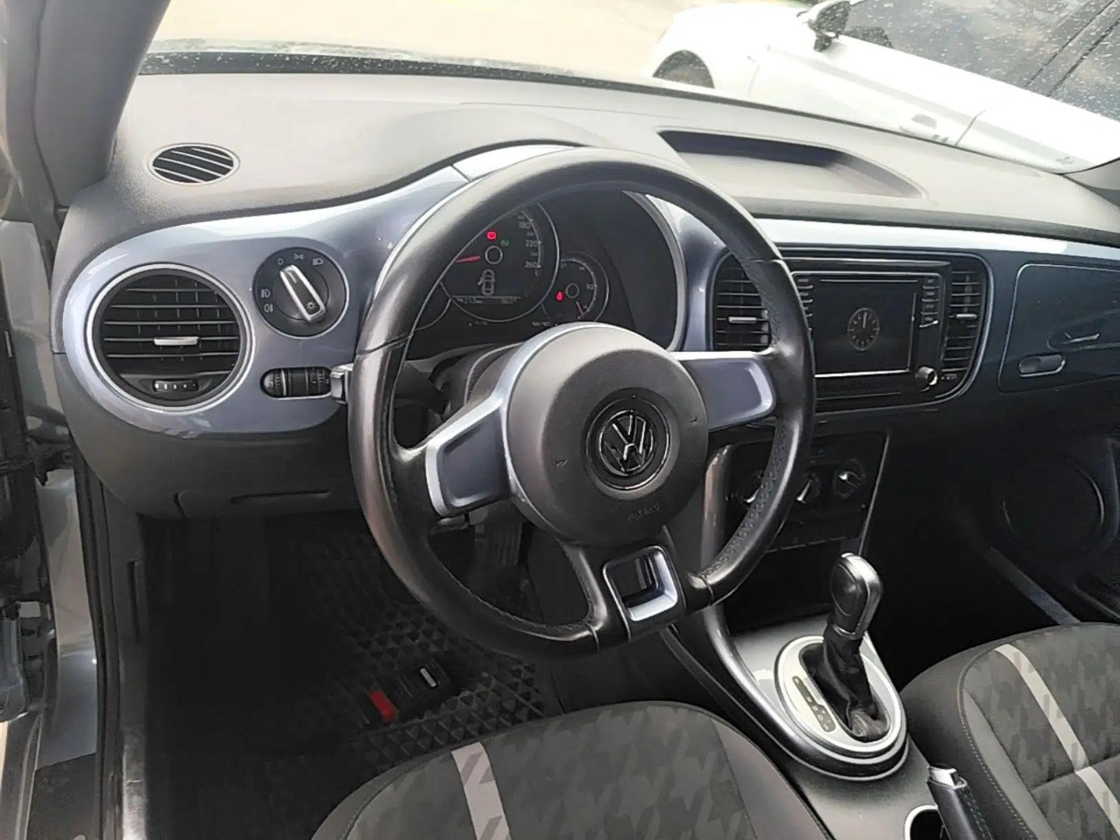 Volkswagen Beetle 2017 180TSI Yile Edition — миниатюра 13
