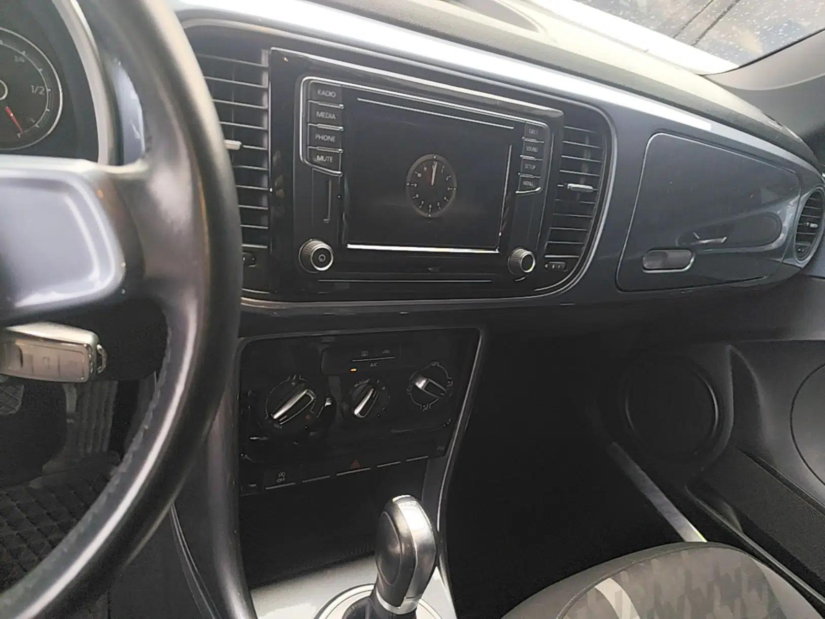 Volkswagen Beetle 2017 180TSI Yile Edition — миниатюра 15