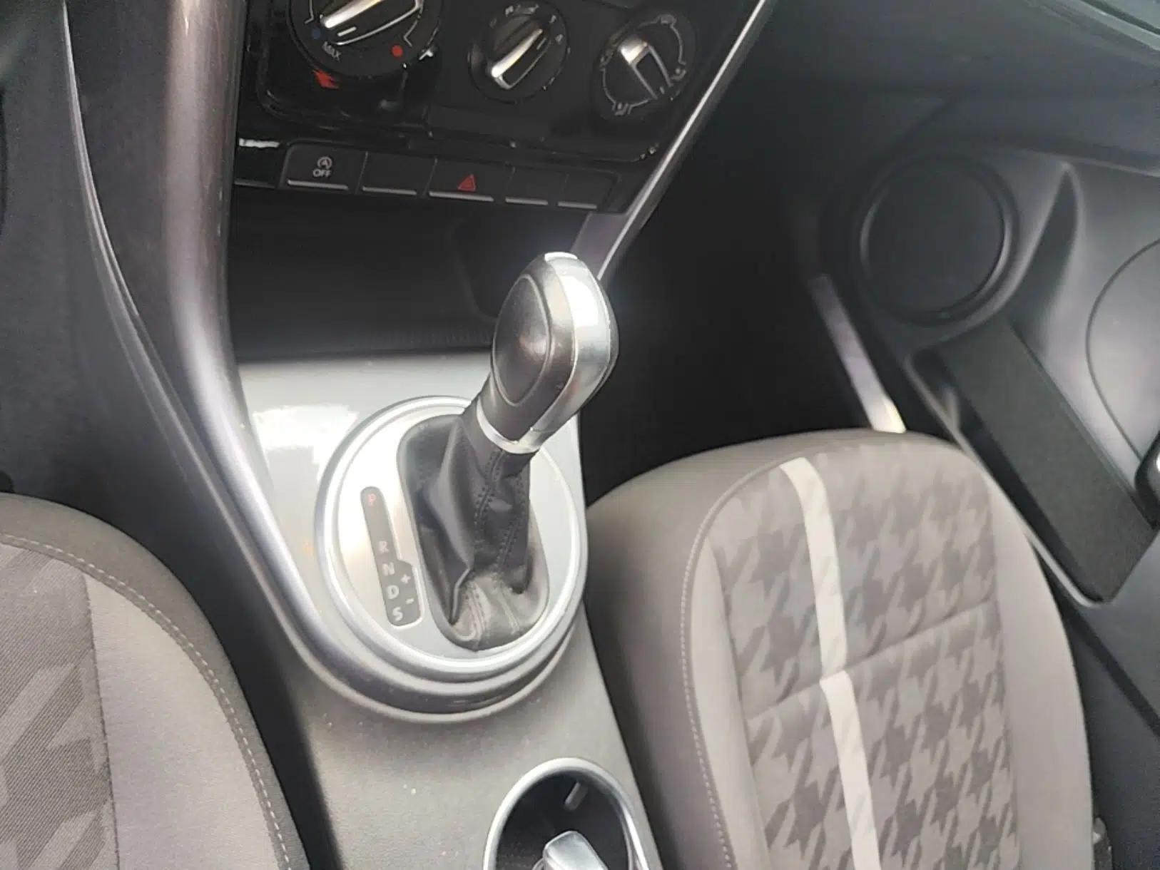 Volkswagen Beetle 2017 180TSI Yile Edition — миниатюра 16