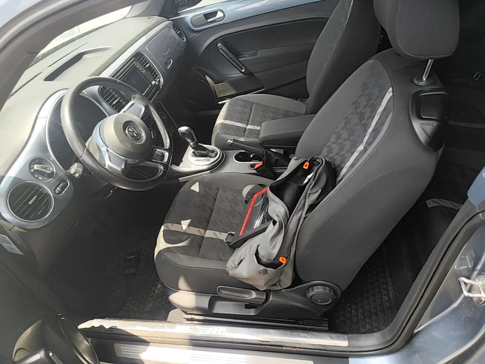 Volkswagen Beetle 2017 180TSI Yile Edition — миниатюра 17