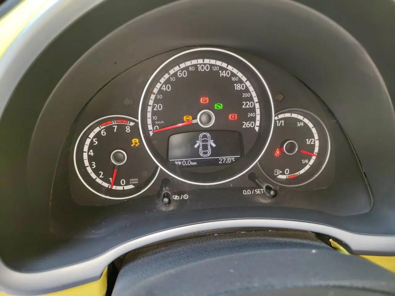 Volkswagen Beetle 2013 1.2TSI Fashion Edition — миниатюра 11