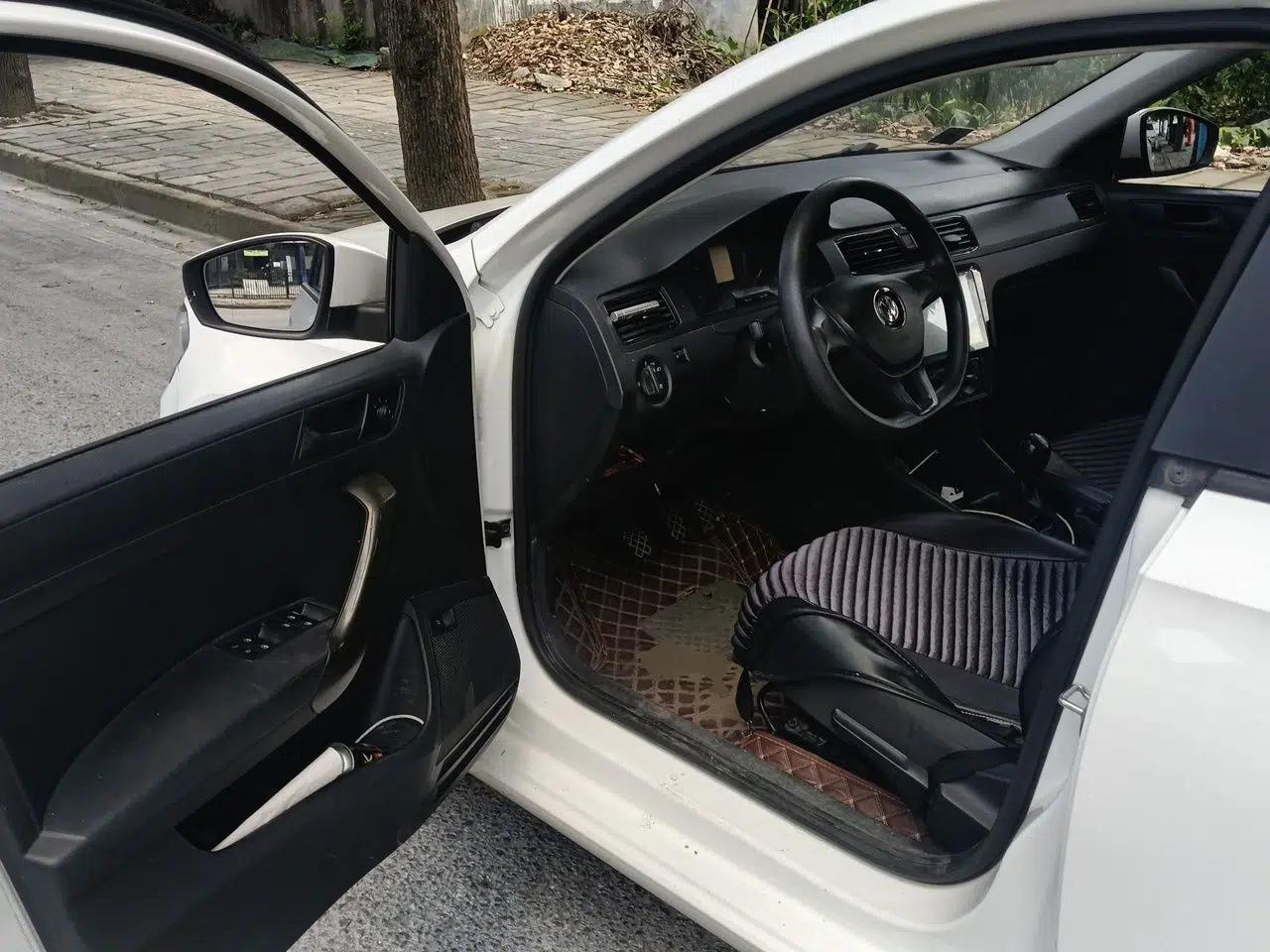 Volkswagen Santana 2016 1.6L Manual Fashion Edition — миниатюра 16