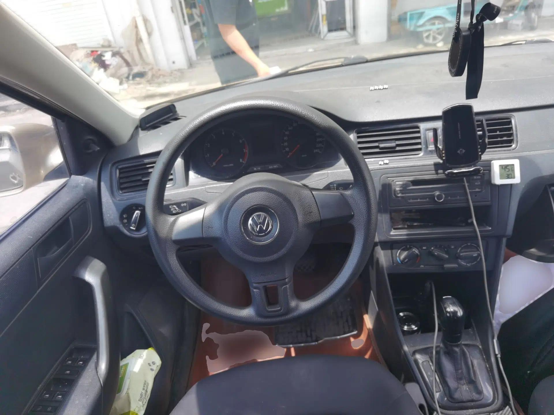 Volkswagen Santana 2013 1.6L Automatic Fashion Edition — миниатюра 10