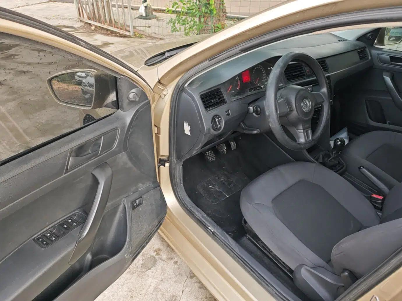 Volkswagen Santana 2015 1.6L Manual Fashion Edition — миниатюра 18