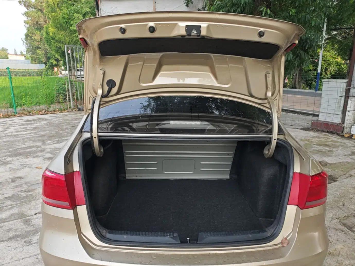 Volkswagen Santana 2015 1.6L Manual Fashion Edition — миниатюра 22
