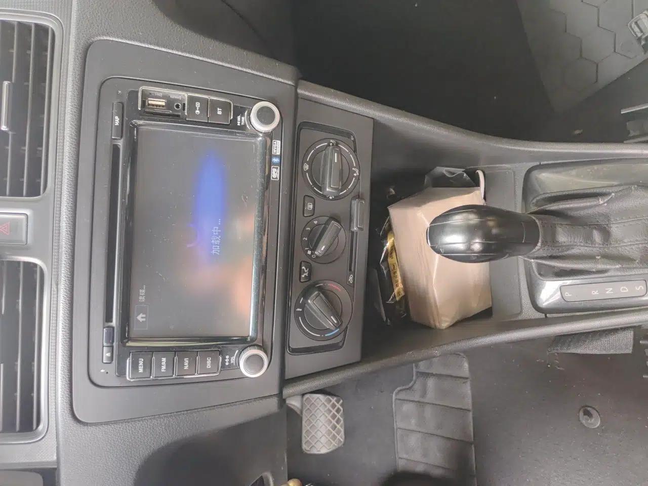 Volkswagen Santana 2013 1.6L Automatic Fashion Edition — миниатюра 13