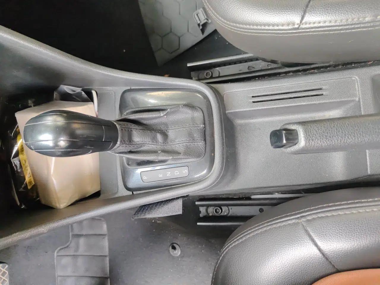 Volkswagen Santana 2013 1.6L Automatic Fashion Edition — миниатюра 14