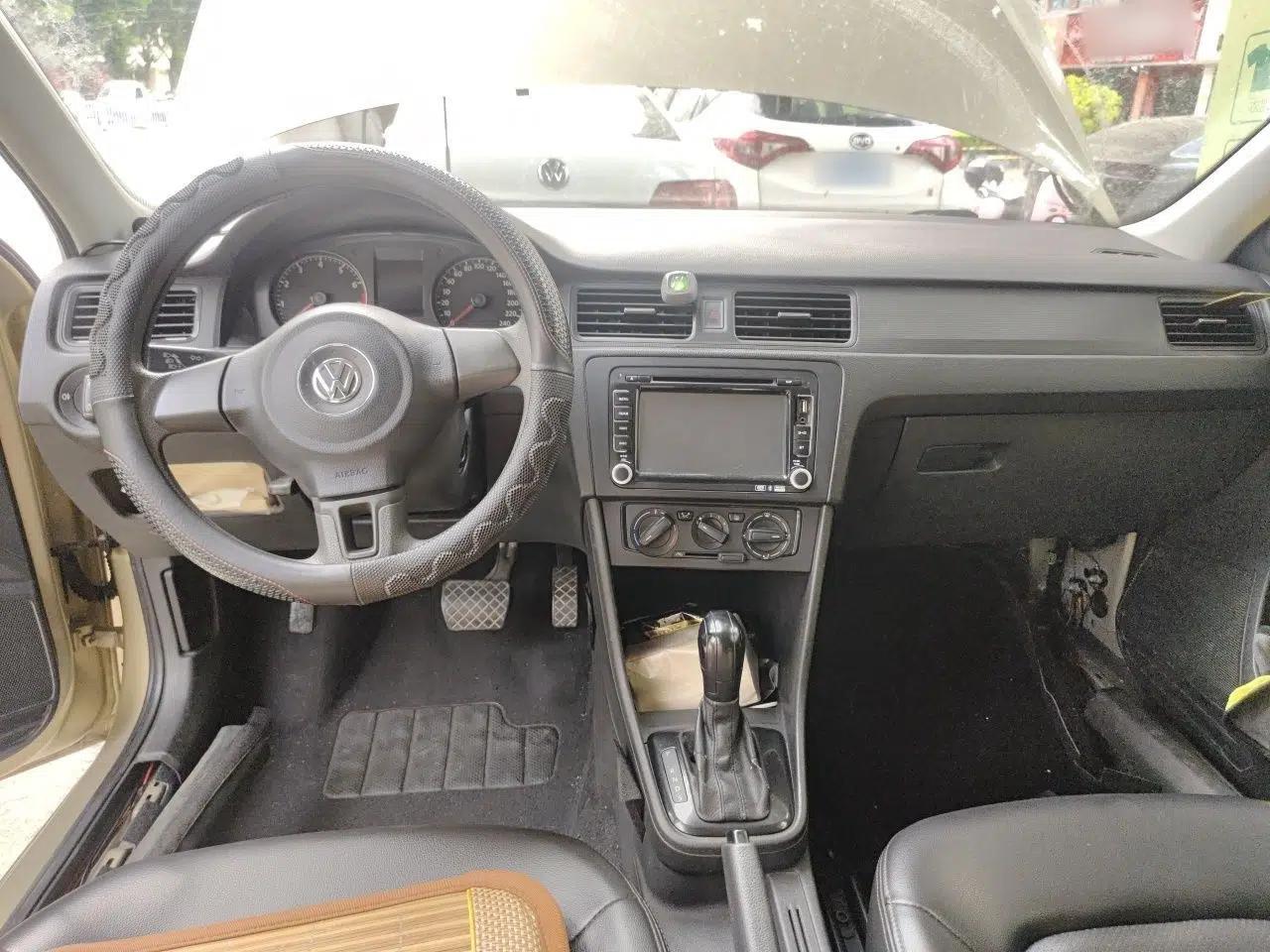 Volkswagen Santana 2013 1.6L Automatic Fashion Edition — миниатюра 9