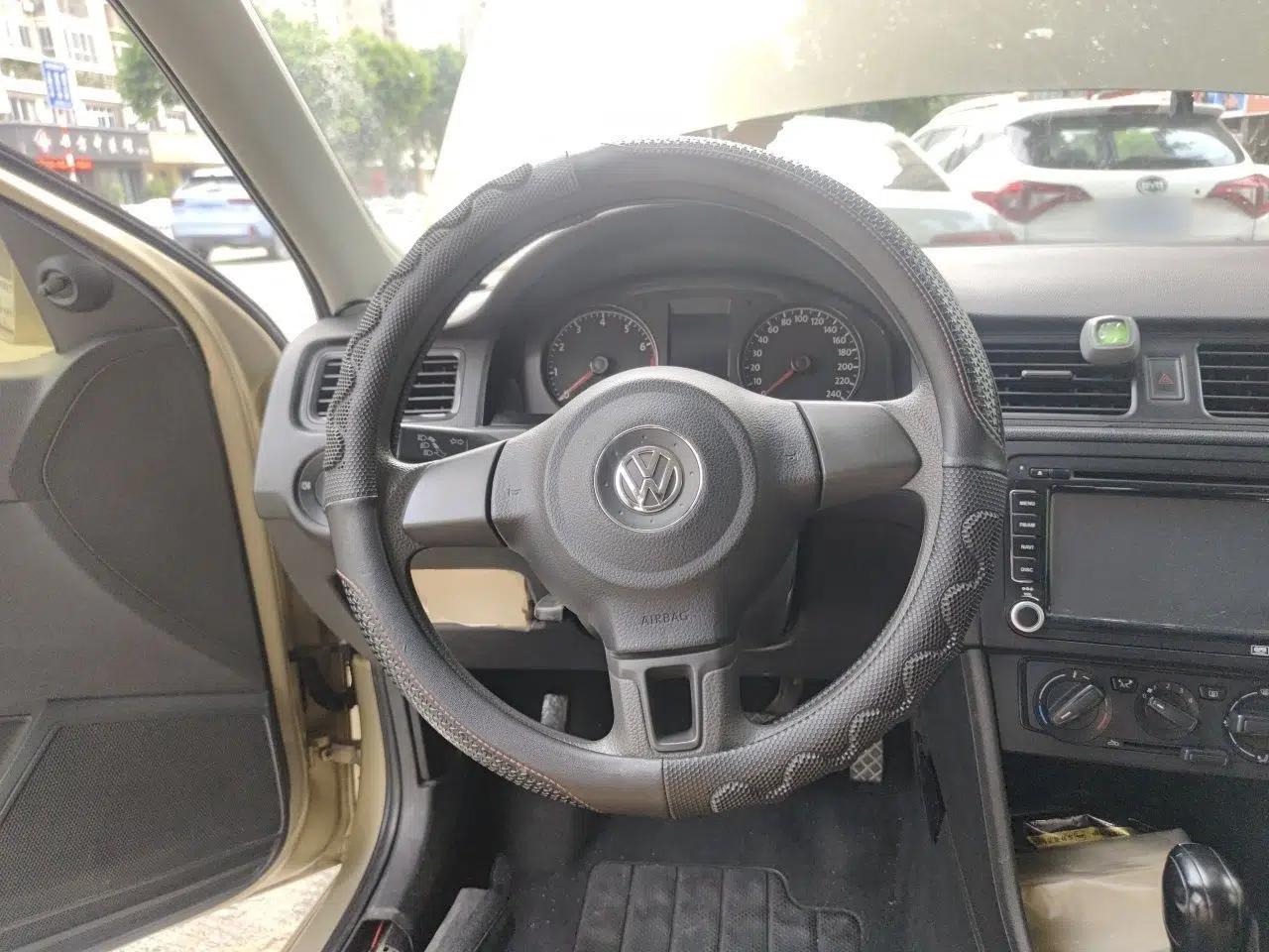 Volkswagen Santana 2013 1.6L Automatic Fashion Edition — миниатюра 10