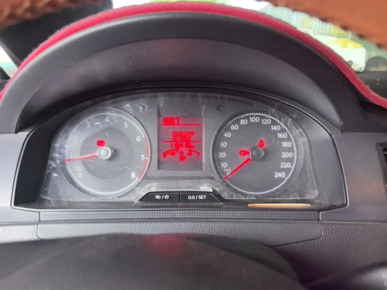 Volkswagen Santana 2016 1.4L Manual Fashion Edition — миниатюра 11