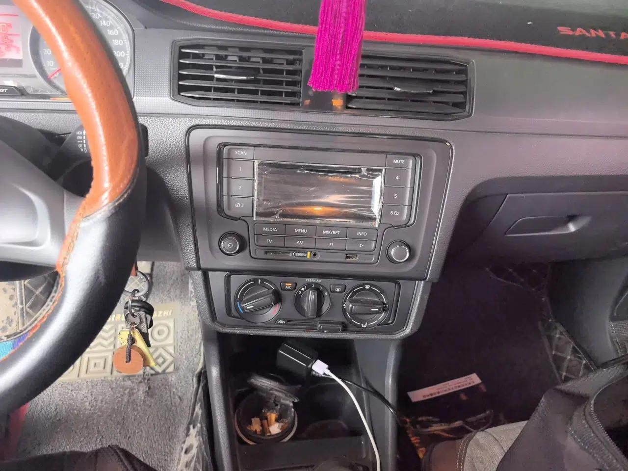 Volkswagen Santana 2016 1.4L Manual Fashion Edition — миниатюра 13