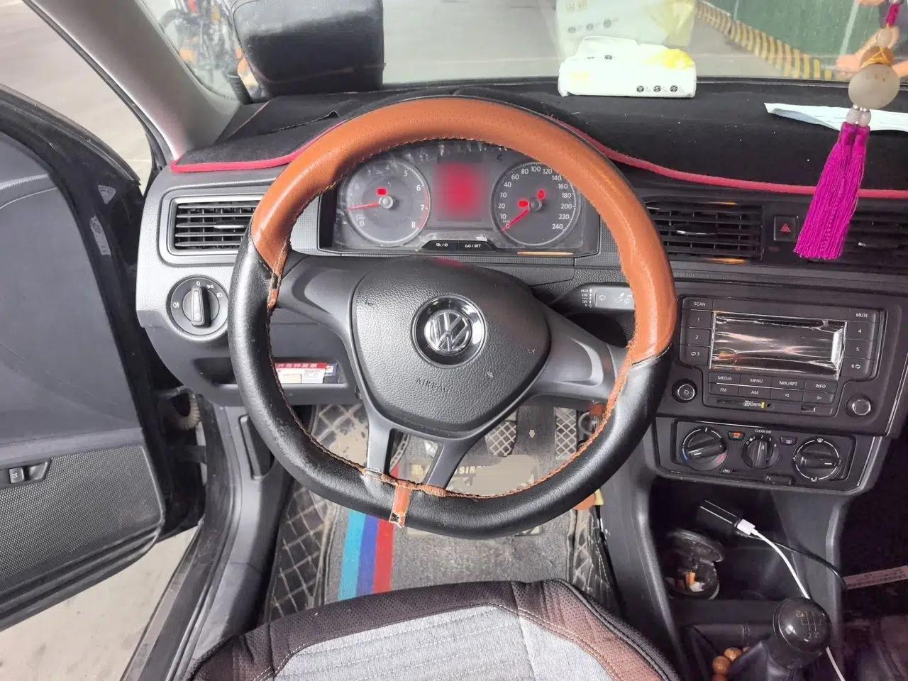 Volkswagen Santana 2016 1.4L Manual Fashion Edition — миниатюра 10