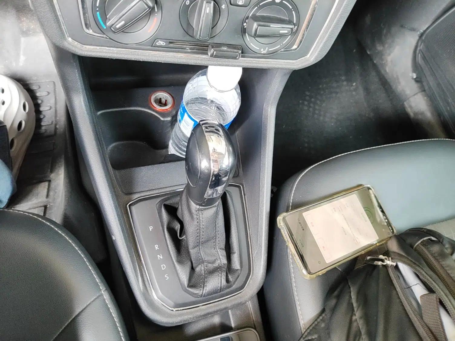 Volkswagen Santana 2016 1.6L Automatic Comfort Edition — миниатюра 16