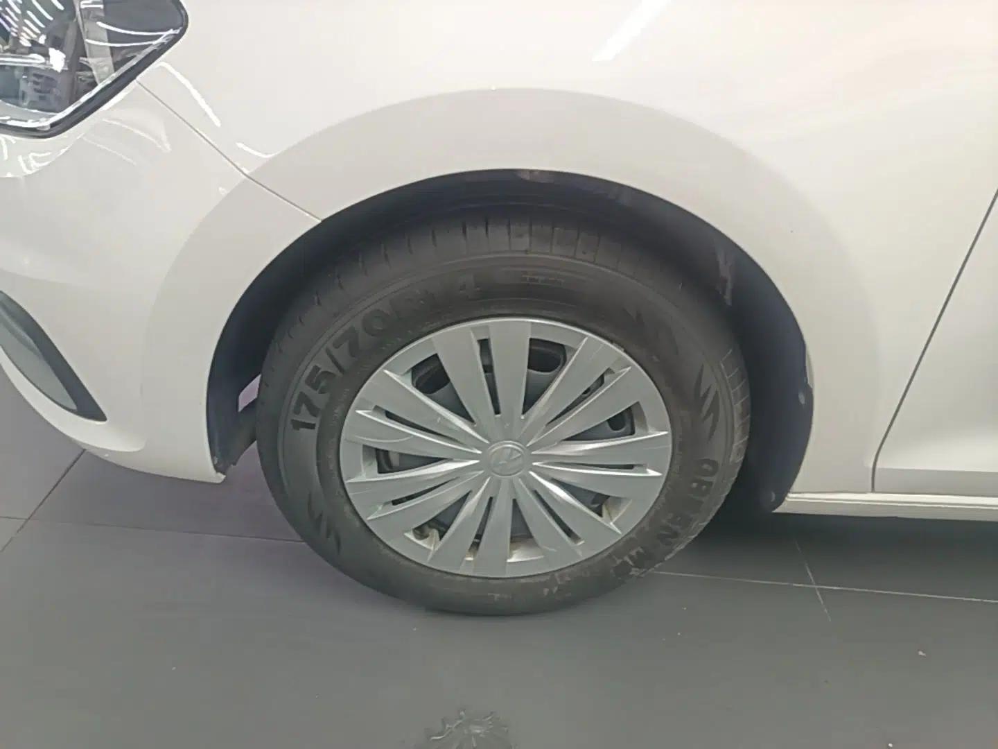 Volkswagen Santana 2021 1.5L Automatic Fashion Edition — миниатюра 15