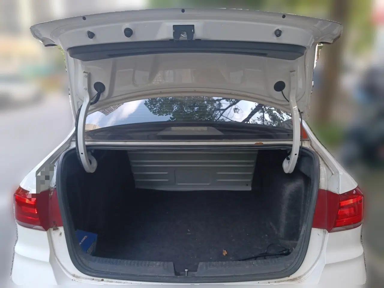 Volkswagen Santana 2016 1.6L Automatic Comfort Edition — миниатюра 19