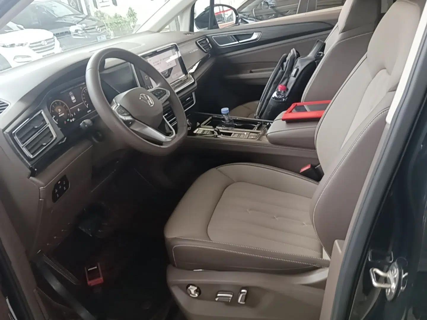 Volkswagen Viloran 2024 330TSI Luxury Edition — миниатюра 17