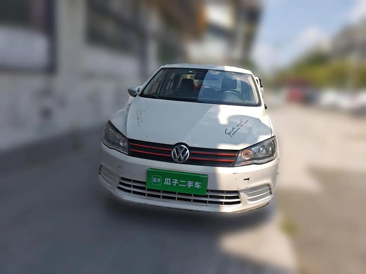 Volkswagen Jetta 2015 1.6L Manual Fashion Edition — миниатюра 2