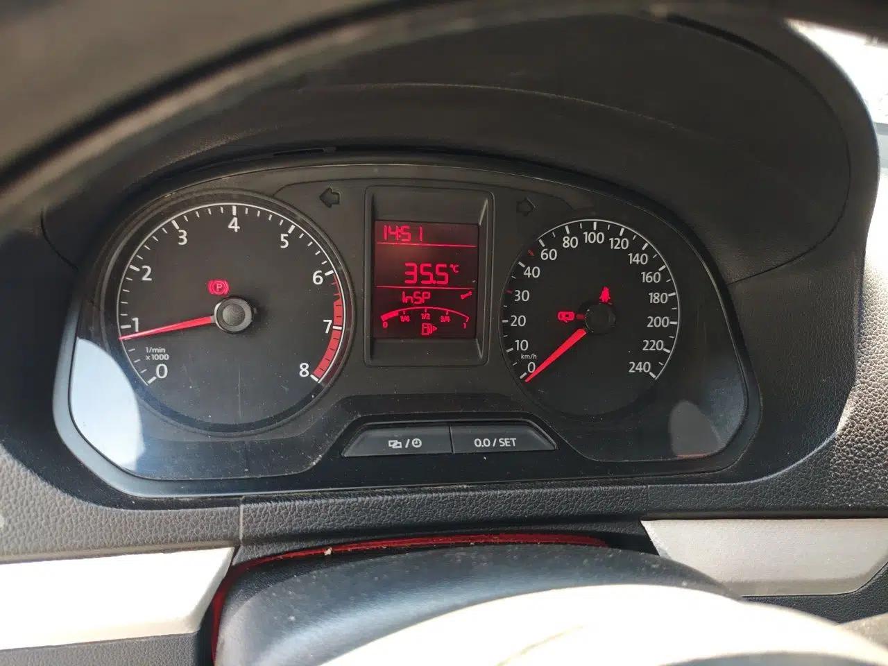 Volkswagen Jetta 2015 1.6L Manual Fashion Edition — миниатюра 11