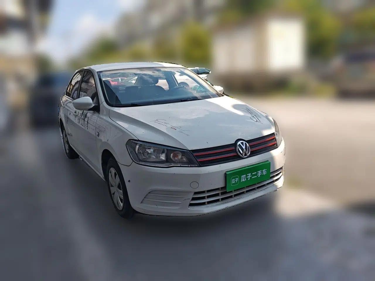 Volkswagen Jetta 2015 1.6L Manual Fashion Edition — миниатюра 3