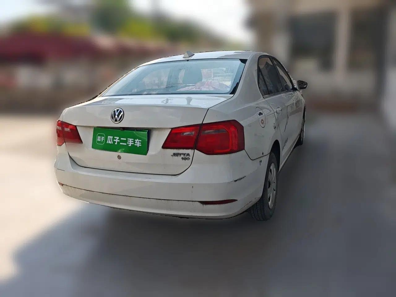Volkswagen Jetta 2015 1.6L Manual Fashion Edition — миниатюра 6