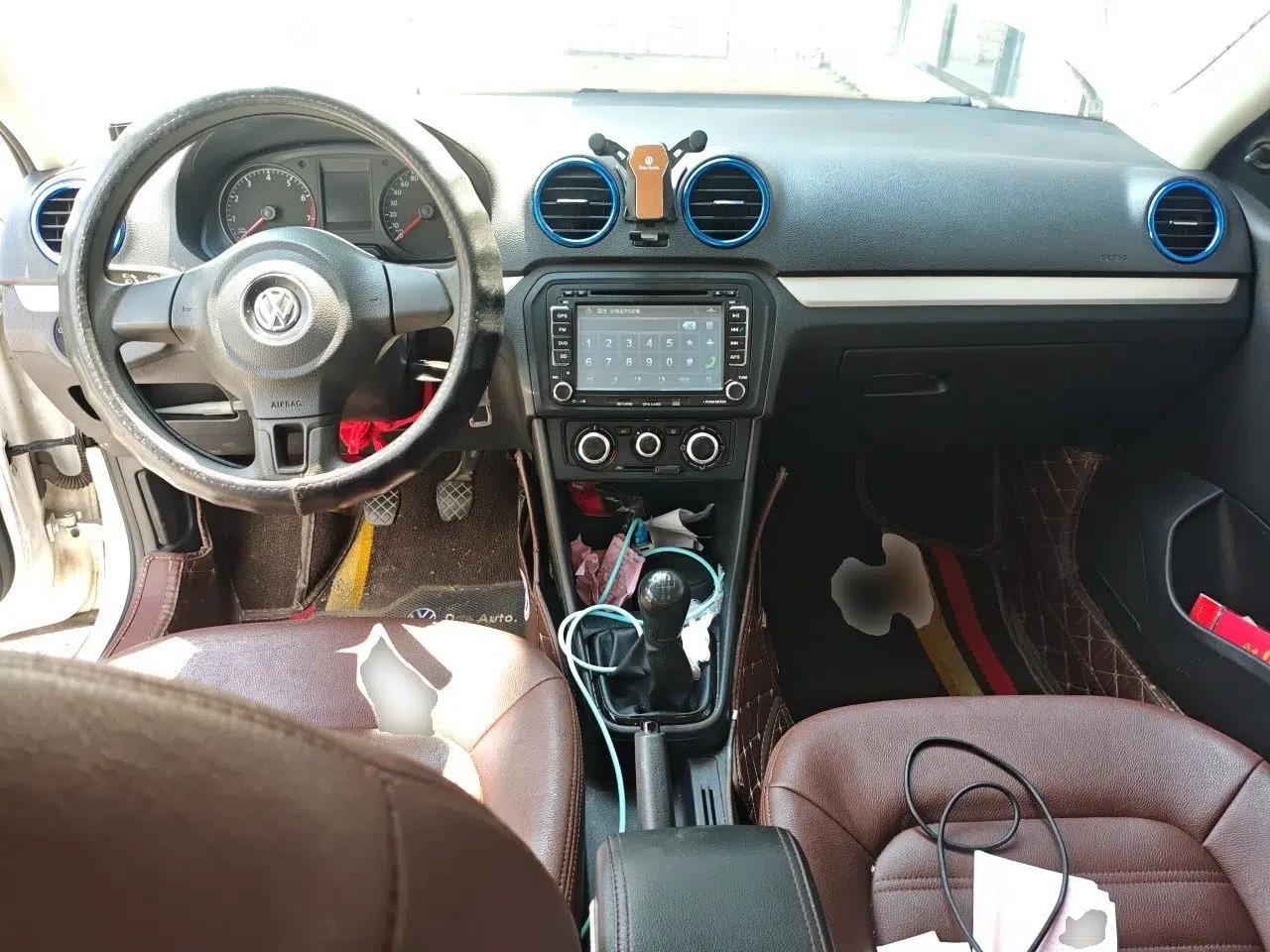 Volkswagen Jetta 2015 1.6L Manual Fashion Edition — миниатюра 9