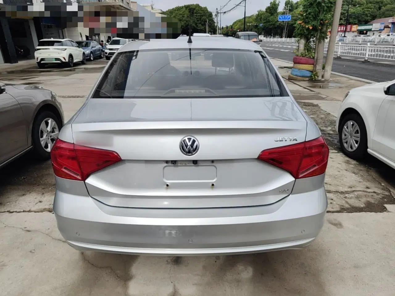 Volkswagen Jetta 2019 Dream Edition 1.5L Automatic Fashionable Version — миниатюра 5