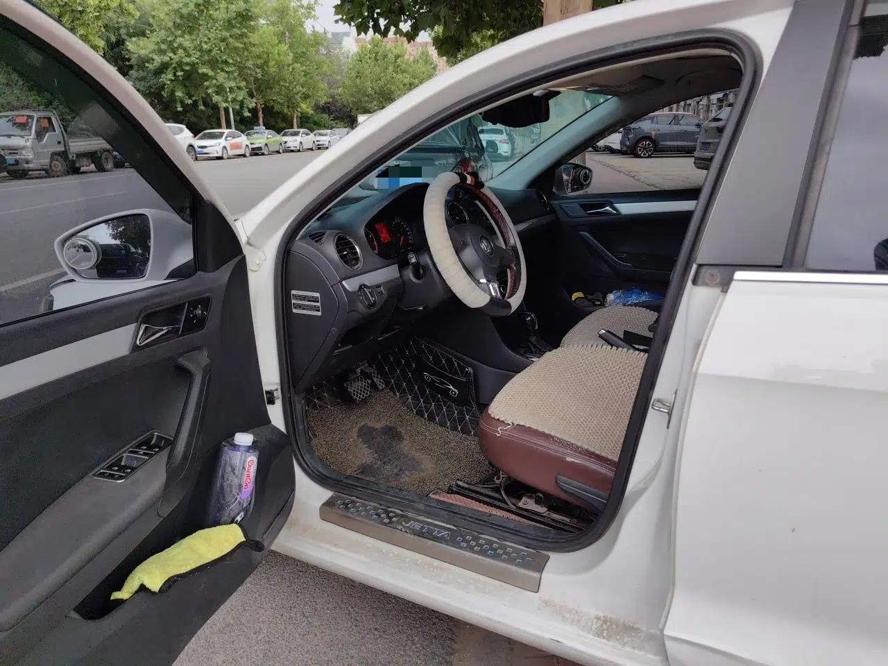 Volkswagen Jetta 2015 Value Edition 1.6L Automatic Comfort Version — миниатюра 16