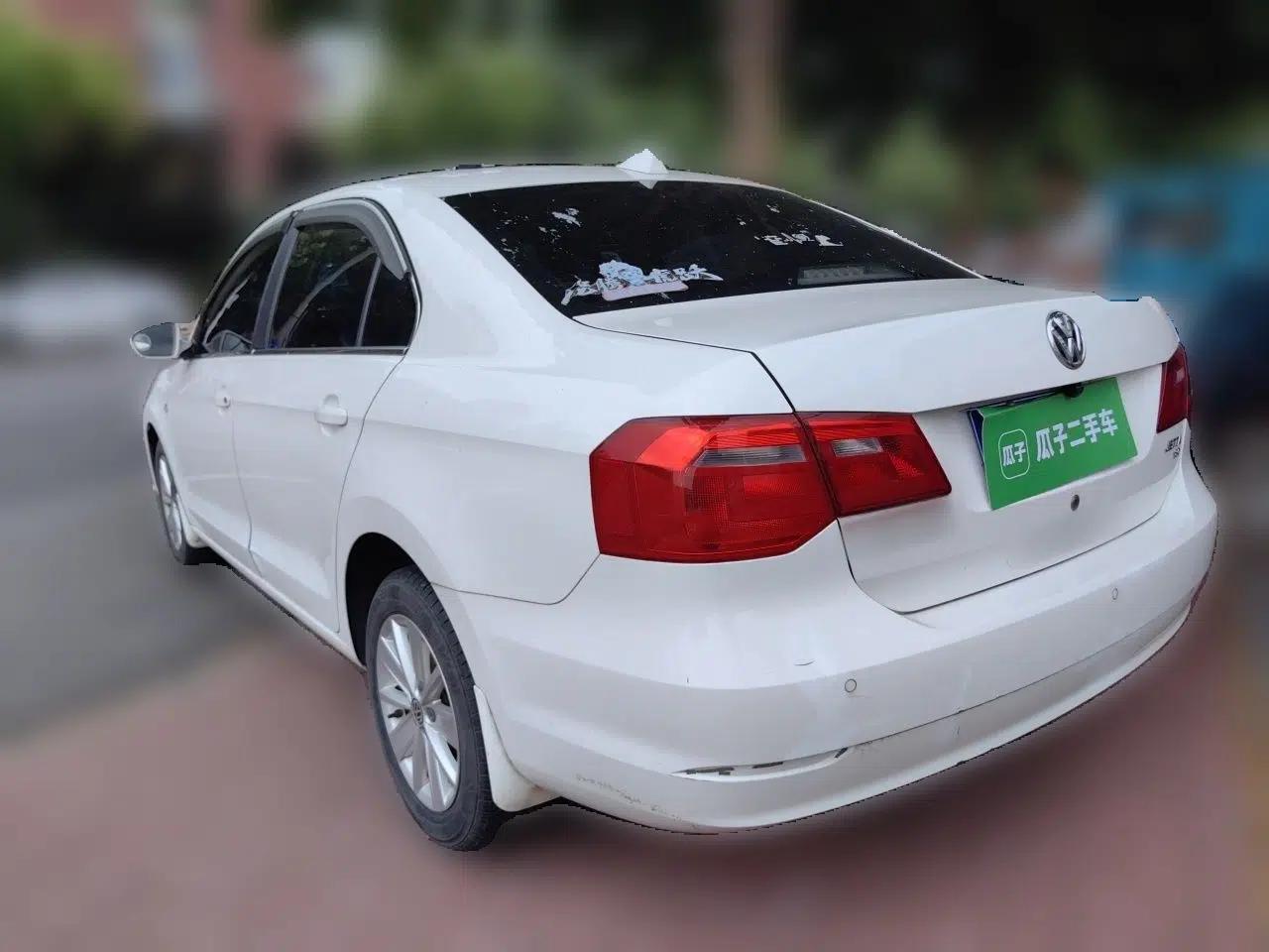 Volkswagen Jetta 2015 Value Edition 1.6L Automatic Comfort Version — миниатюра 4