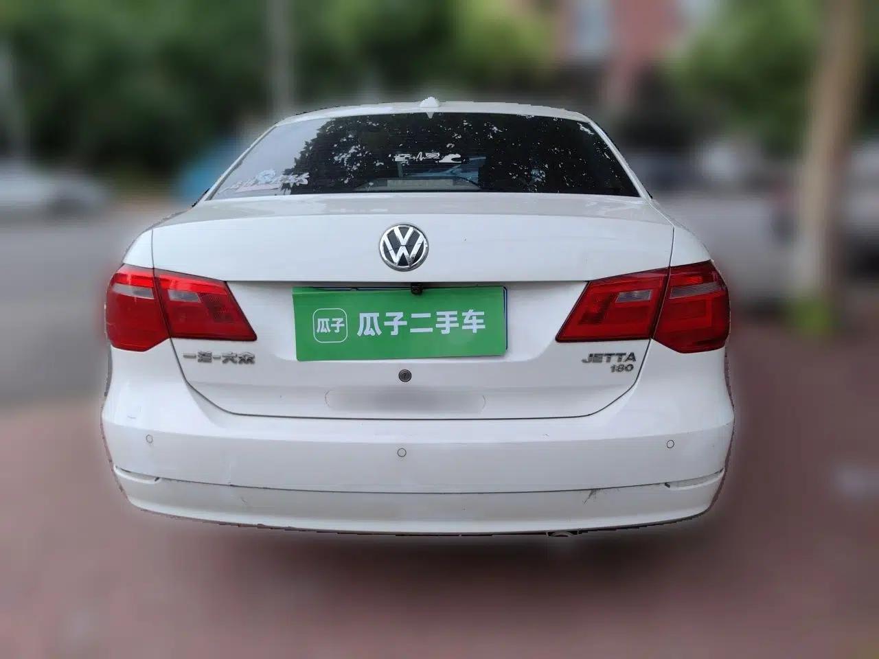 Volkswagen Jetta 2015 Value Edition 1.6L Automatic Comfort Version — миниатюра 5