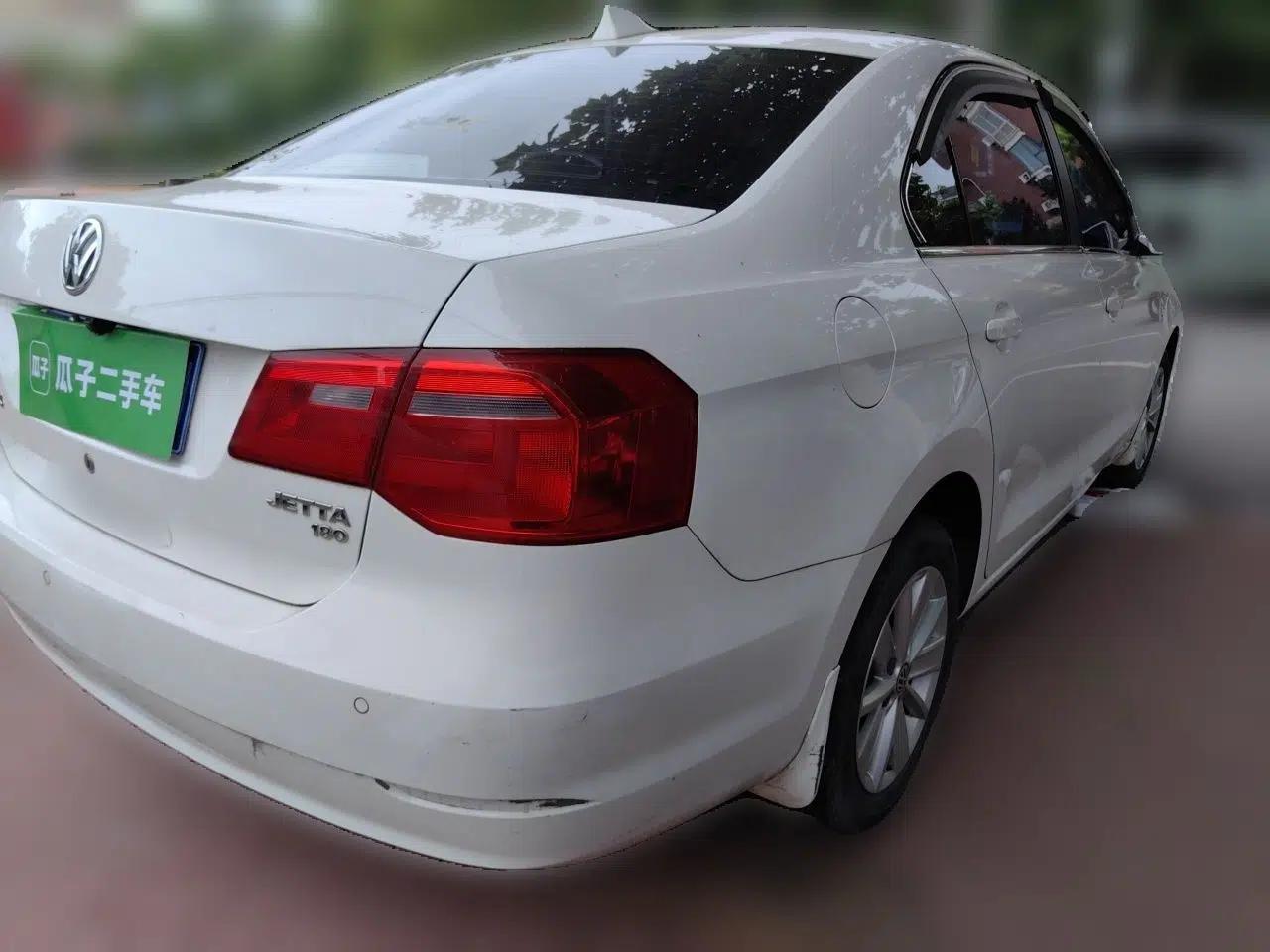 Volkswagen Jetta 2015 Value Edition 1.6L Automatic Comfort Version — миниатюра 6