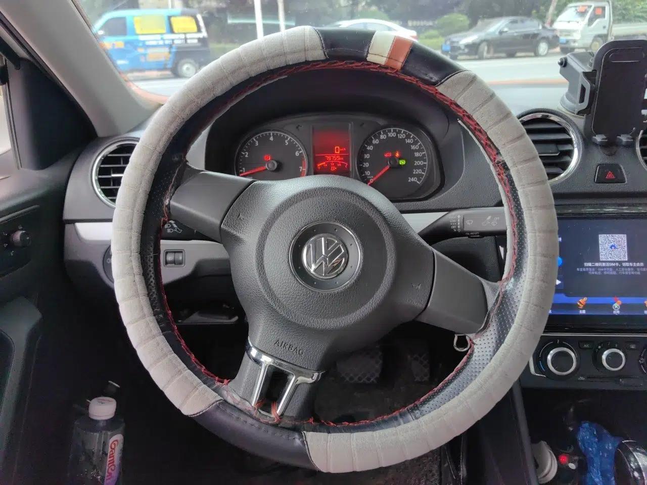 Volkswagen Jetta 2015 Value Edition 1.6L Automatic Comfort Version — миниатюра 10