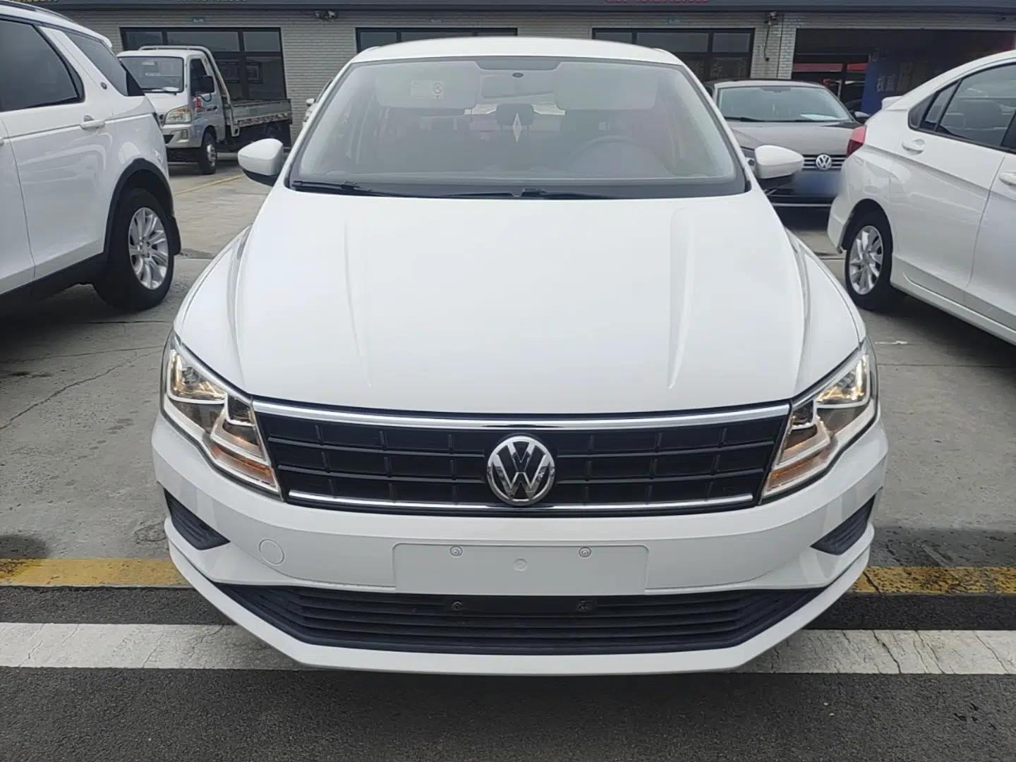 Volkswagen Jetta 2017 1.4L Manual Fashion Edition — миниатюра 2