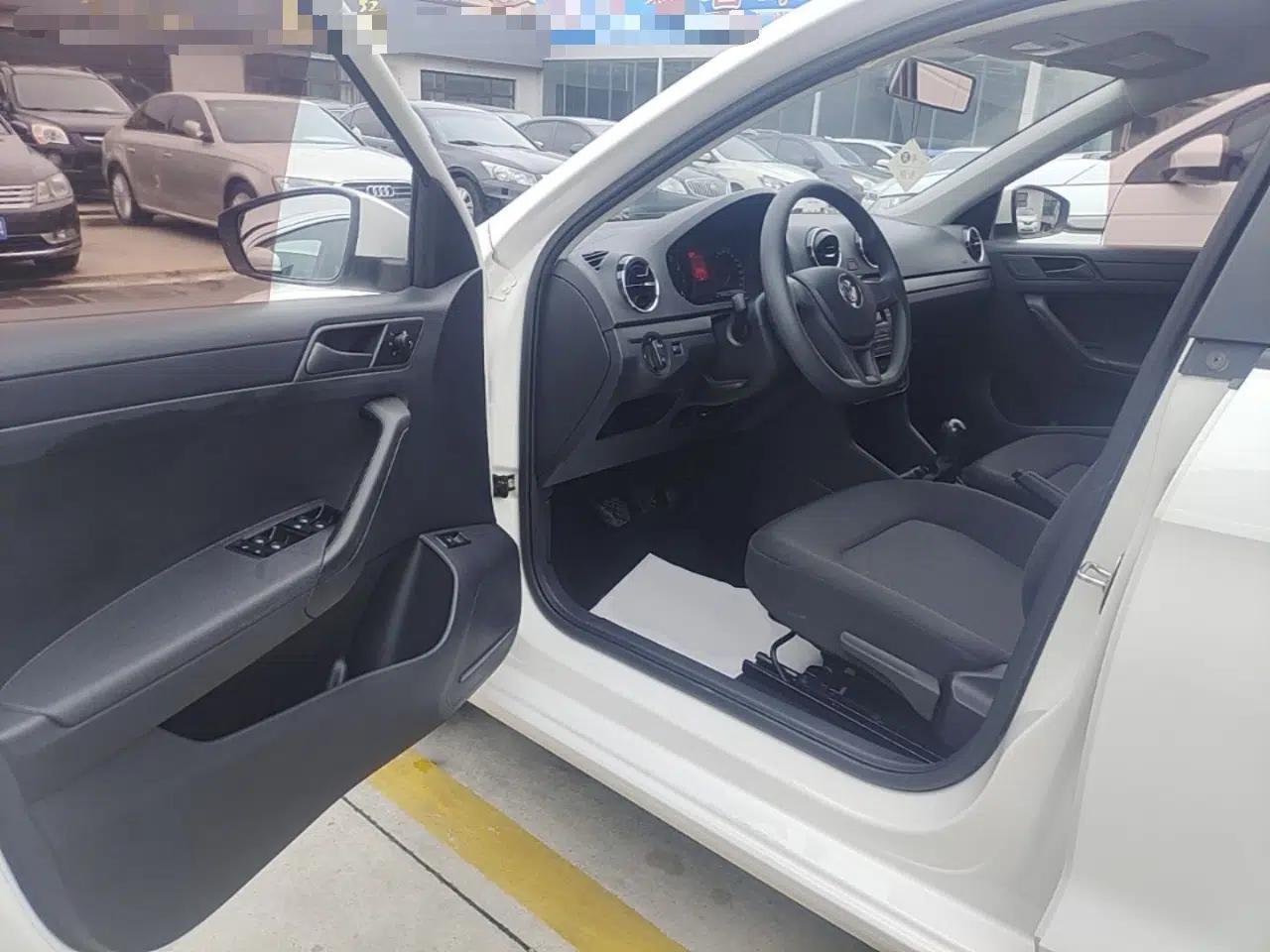 Volkswagen Jetta 2017 1.4L Manual Fashion Edition — миниатюра 18