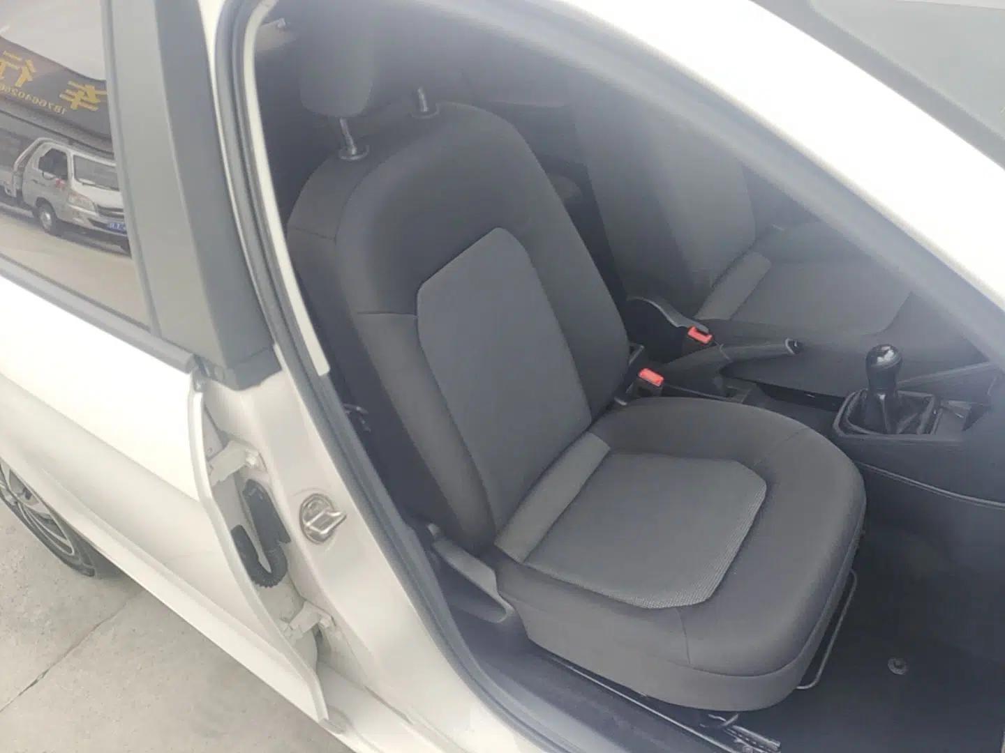 Volkswagen Jetta 2017 1.4L Manual Fashion Edition — миниатюра 19