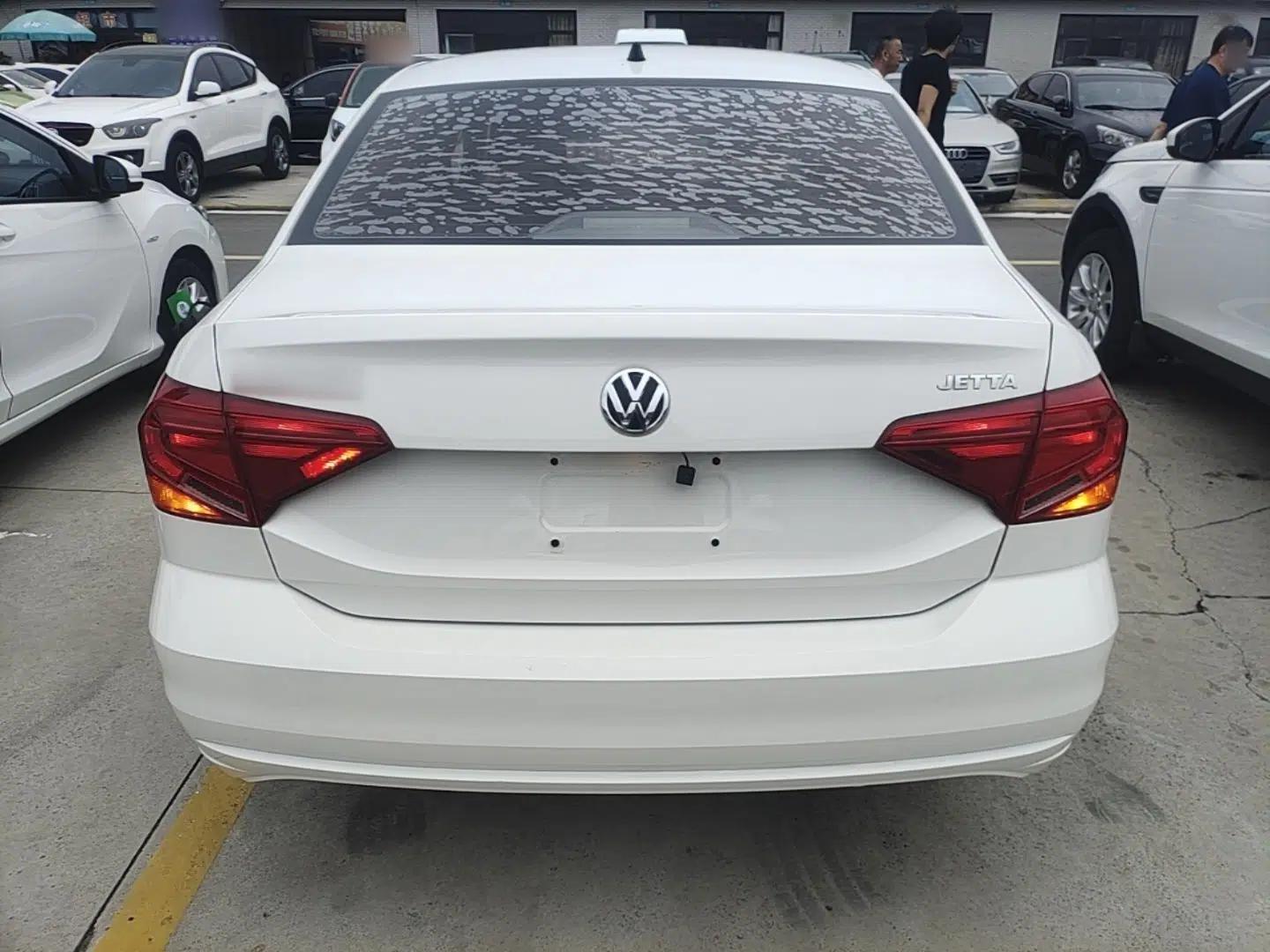 Volkswagen Jetta 2017 1.4L Manual Fashion Edition — миниатюра 5