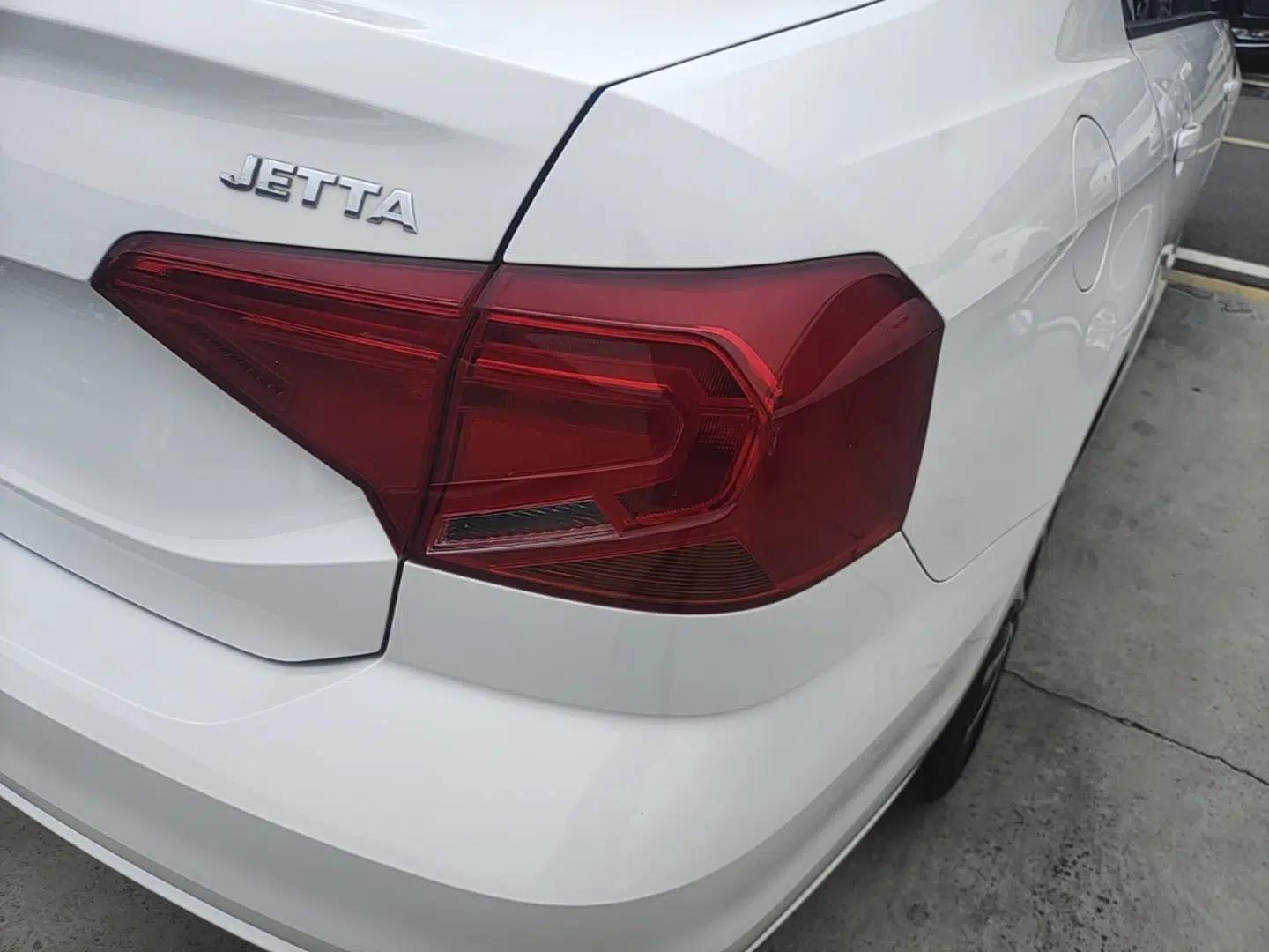 Volkswagen Jetta 2017 1.4L Manual Fashion Edition — миниатюра 9