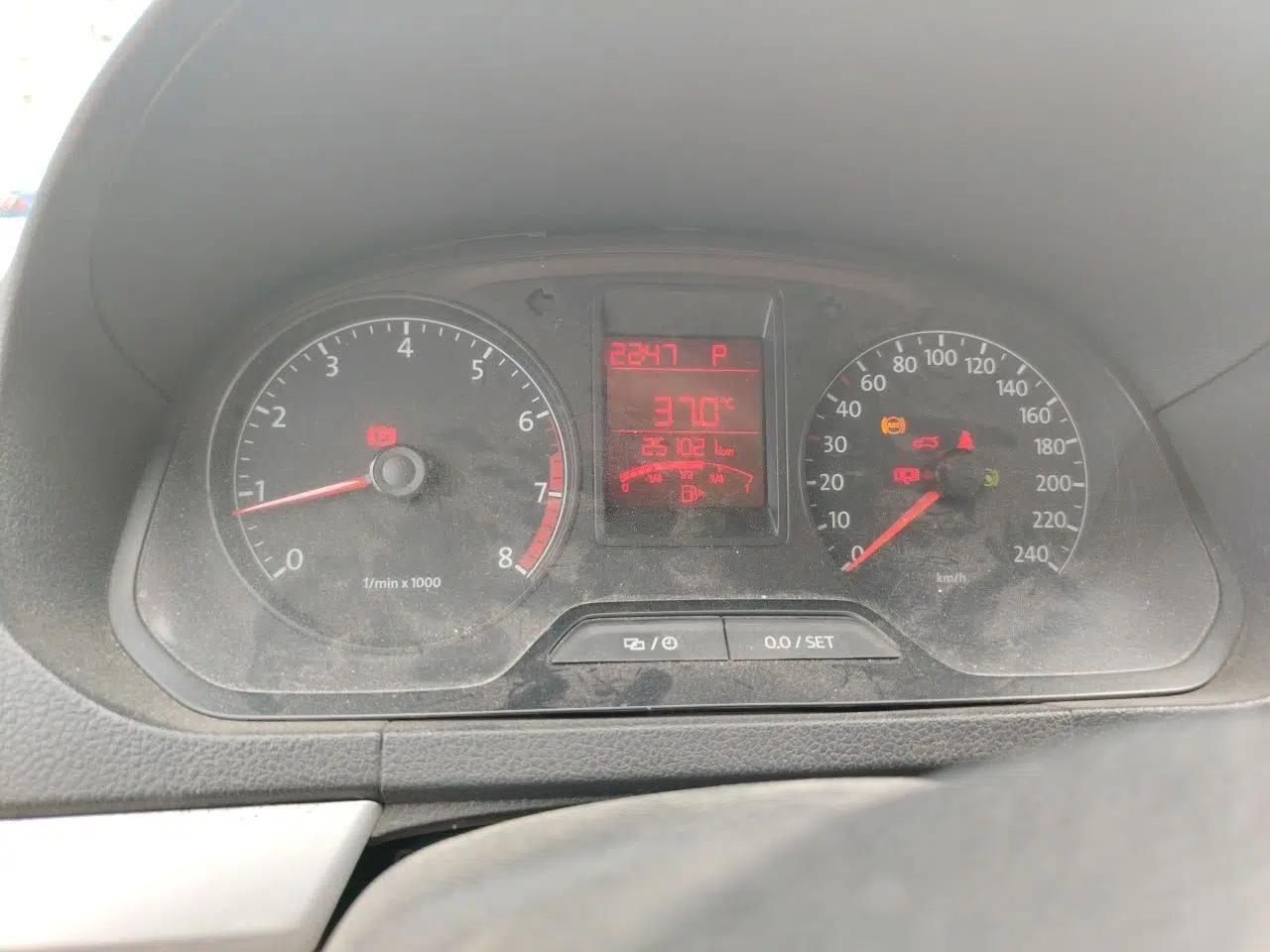 Volkswagen Jetta 2013 1.6L Automatic Comfort Model — миниатюра 11