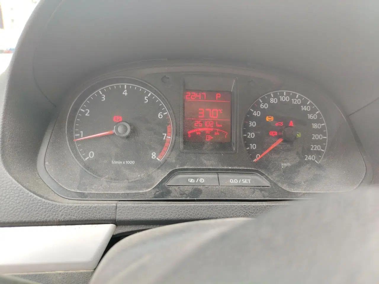 Volkswagen Jetta 2013 1.6L Automatic Comfort Model — миниатюра 12