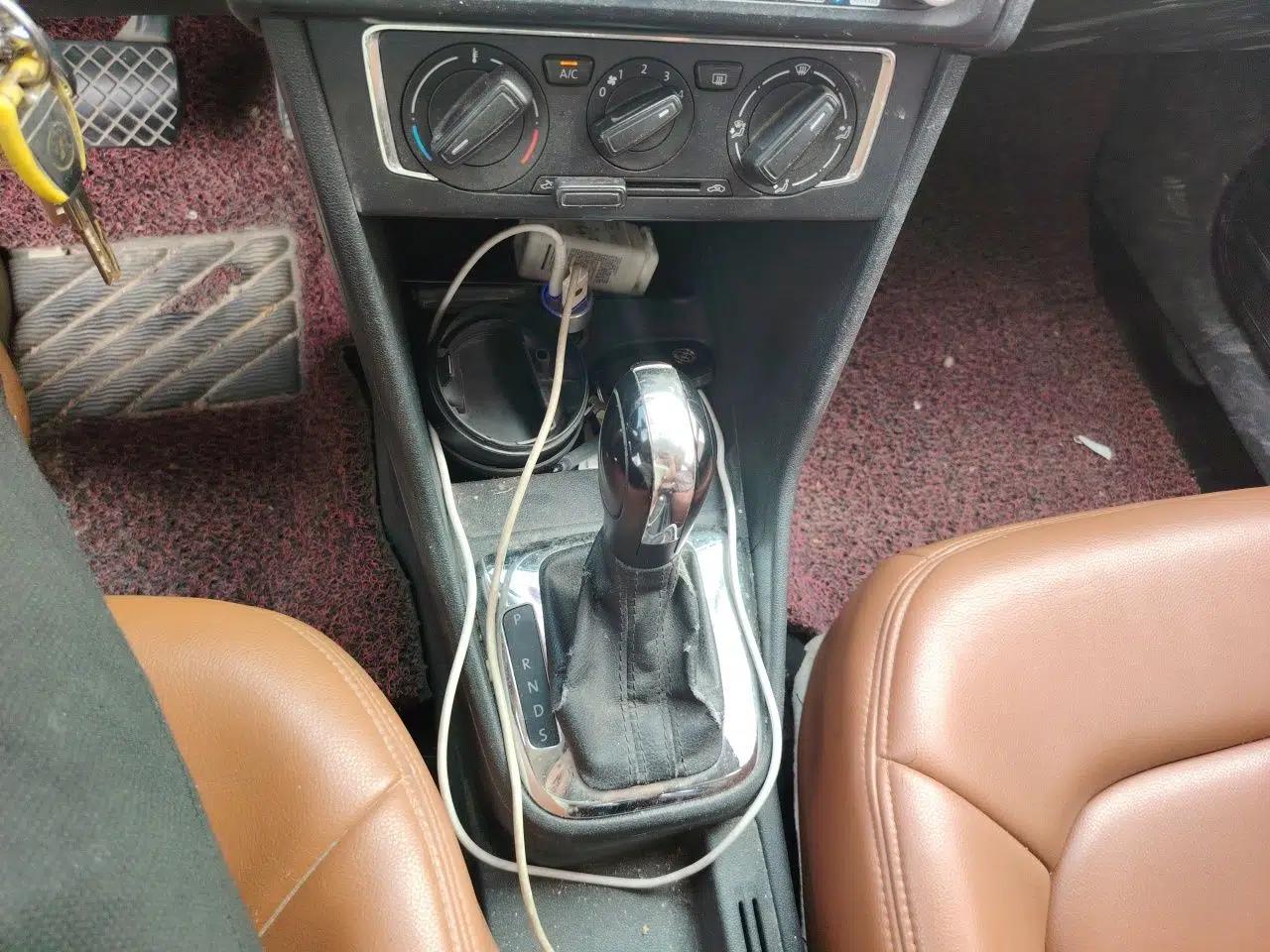 Volkswagen Jetta 2013 1.6L Automatic Comfort Model — миниатюра 14