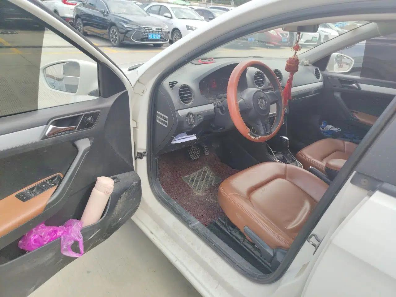 Volkswagen Jetta 2013 1.6L Automatic Comfort Model — миниатюра 16