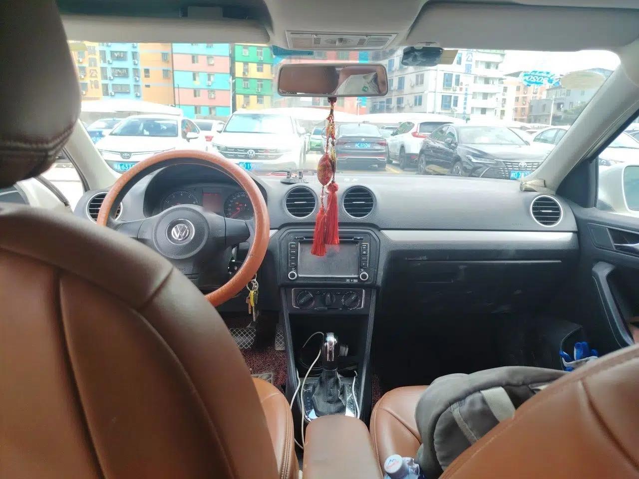 Volkswagen Jetta 2013 1.6L Automatic Comfort Model — миниатюра 18
