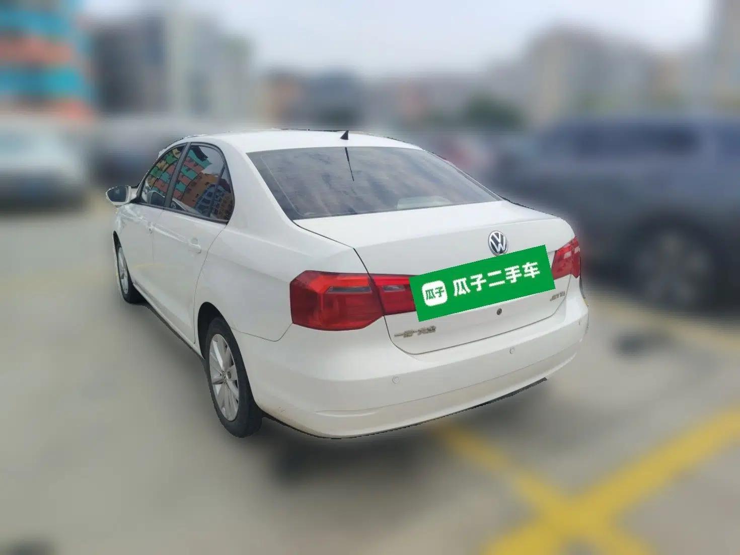 Volkswagen Jetta 2013 1.6L Automatic Comfort Model — миниатюра 4