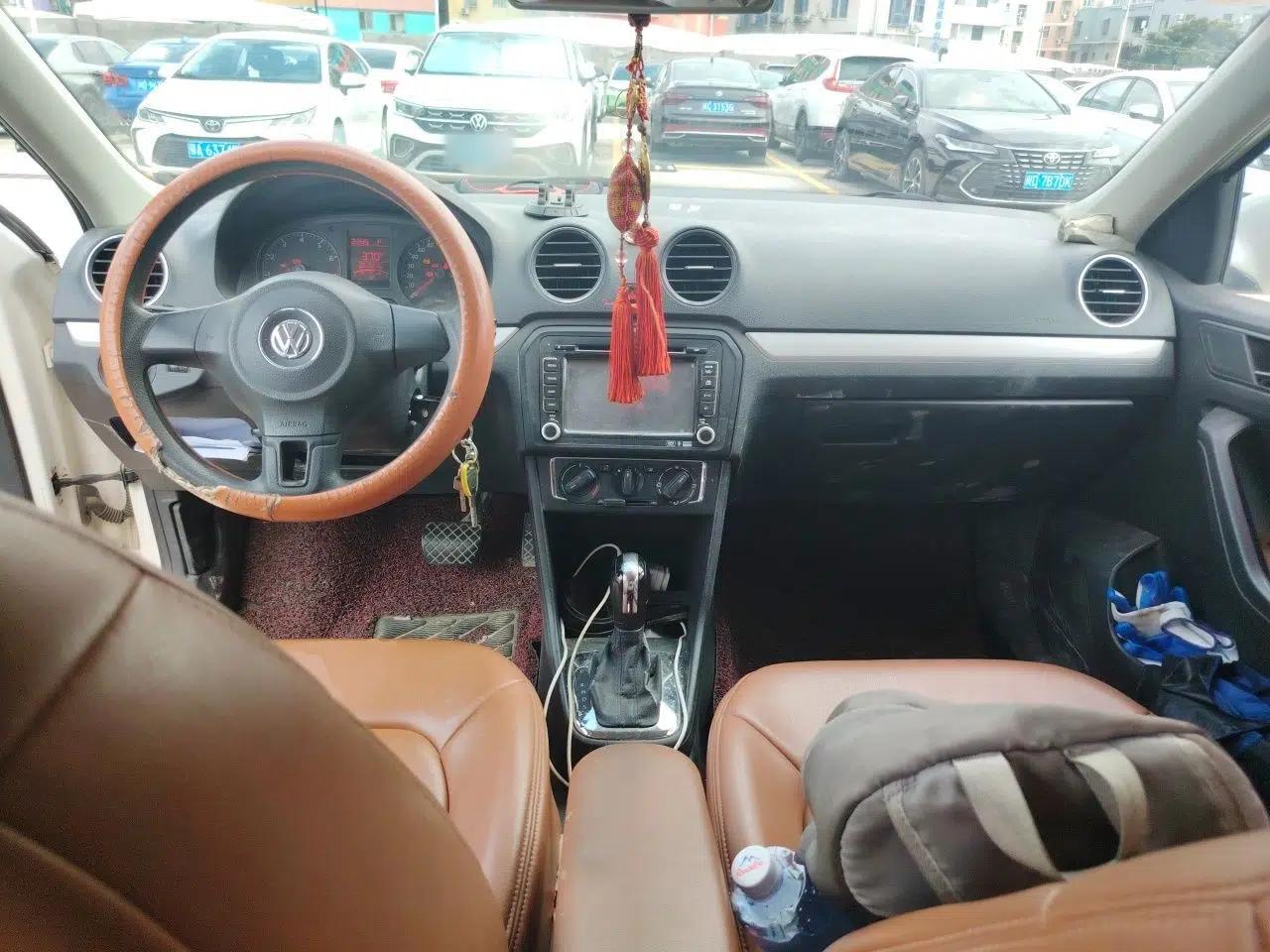 Volkswagen Jetta 2013 1.6L Automatic Comfort Model — миниатюра 9