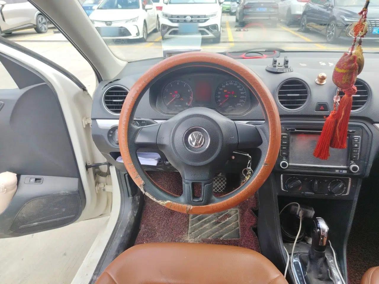 Volkswagen Jetta 2013 1.6L Automatic Comfort Model — миниатюра 10