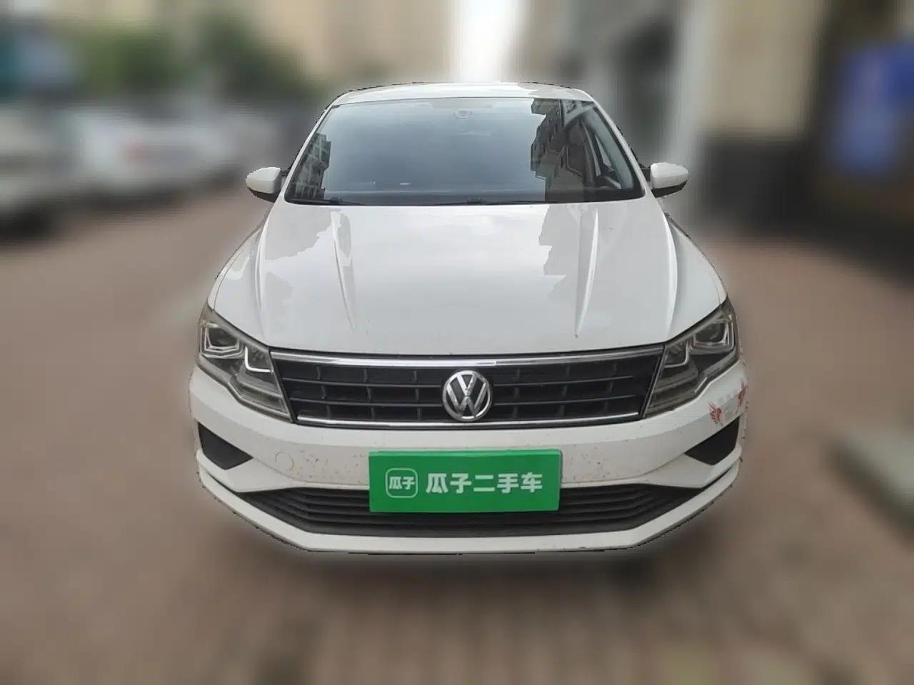 Volkswagen Jetta 2017 1.5L Manual Fashion Edition — миниатюра 2