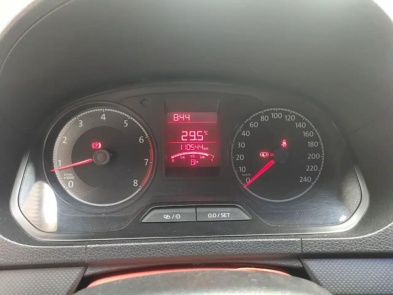 Volkswagen Jetta 2017 1.5L Manual Fashion Edition — миниатюра 11