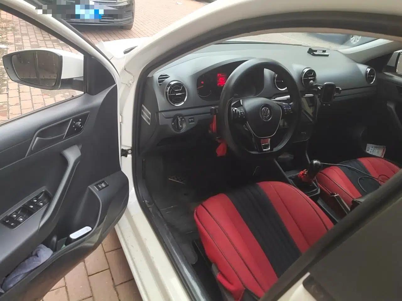 Volkswagen Jetta 2017 1.5L Manual Fashion Edition — миниатюра 16
