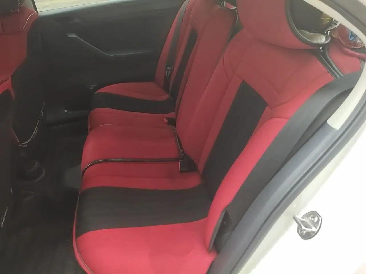 Volkswagen Jetta 2017 1.5L Manual Fashion Edition — миниатюра 17