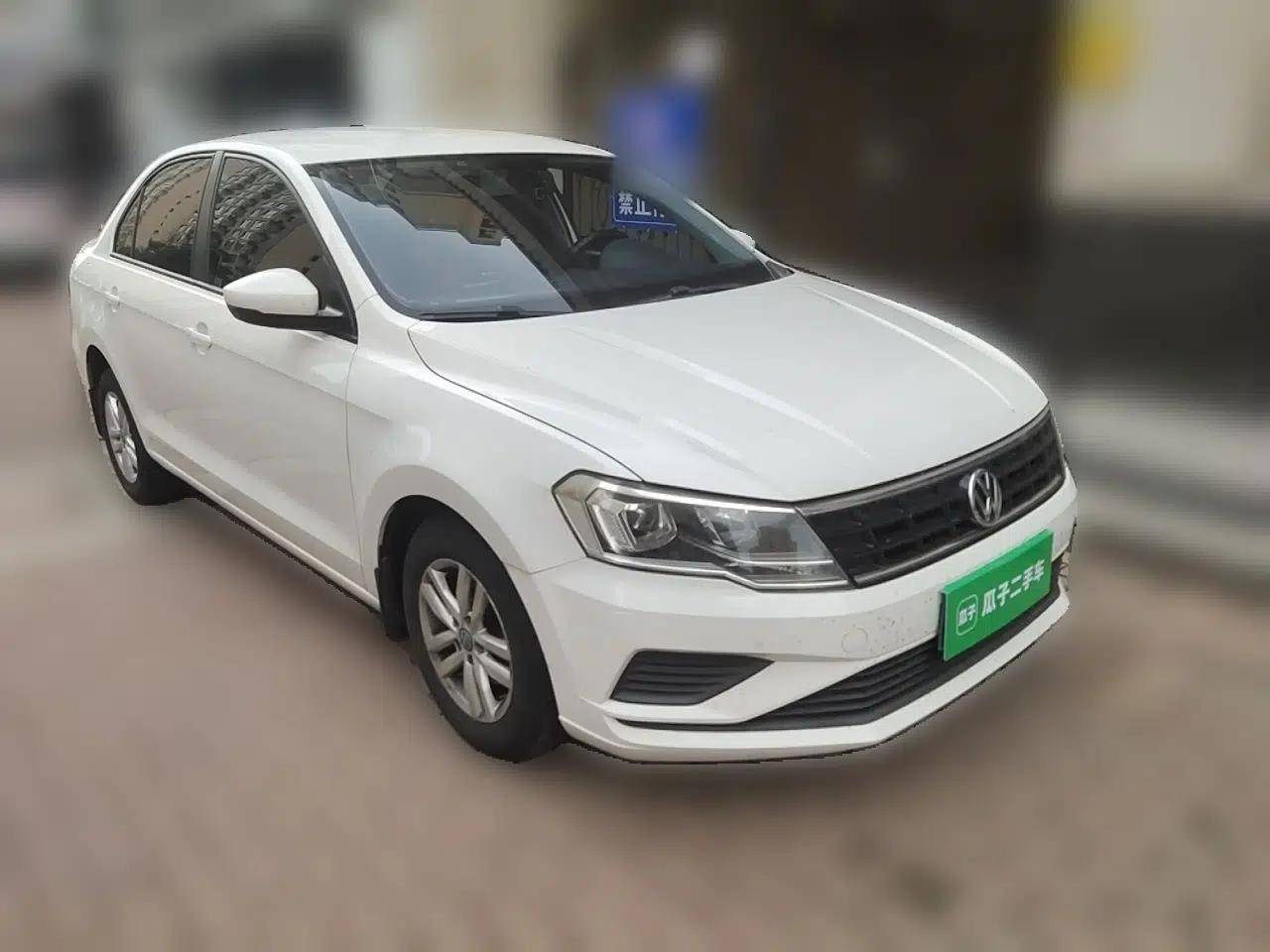 Volkswagen Jetta 2017 1.5L Manual Fashion Edition — миниатюра 3
