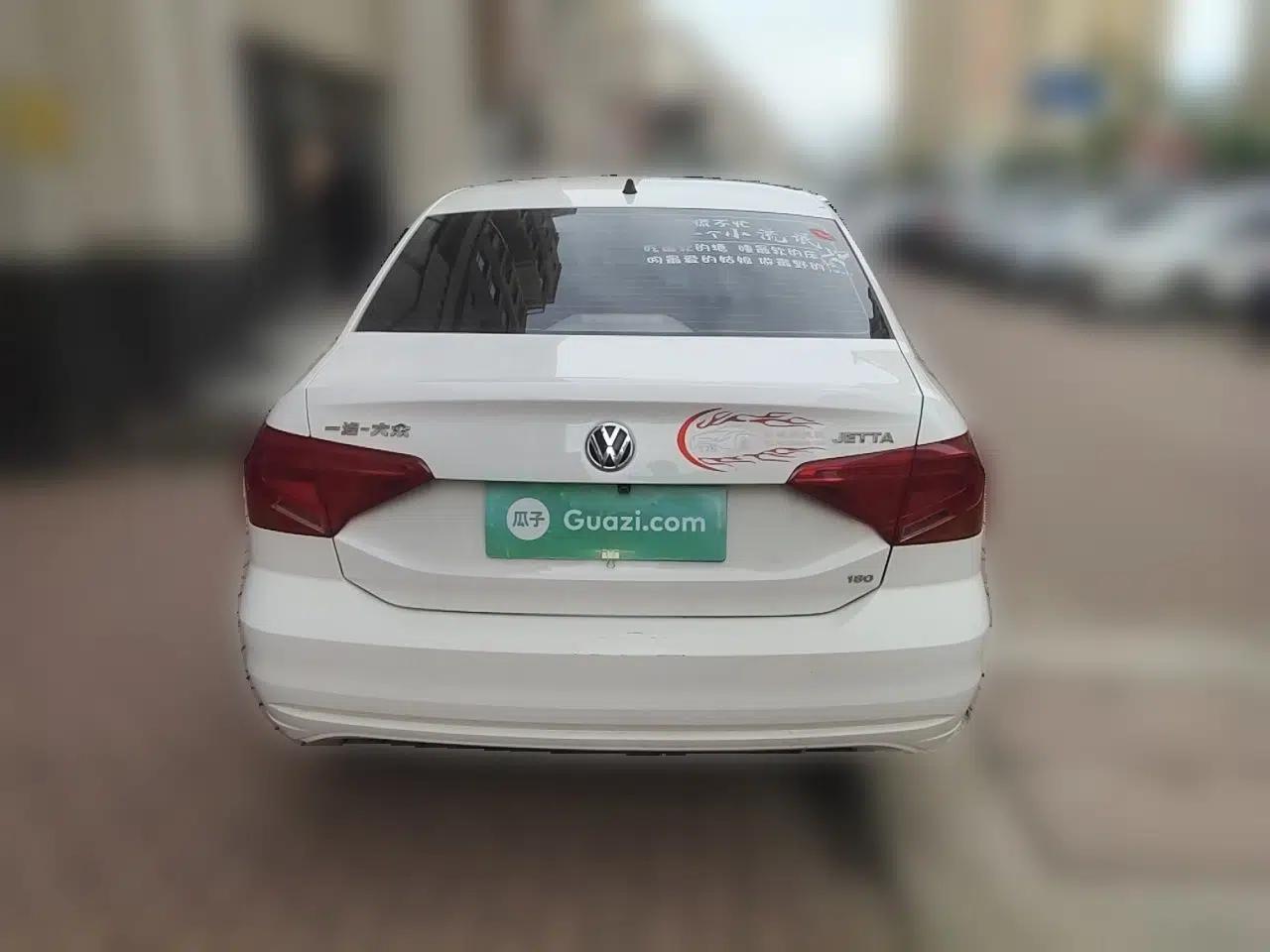 Volkswagen Jetta 2017 1.5L Manual Fashion Edition — миниатюра 5